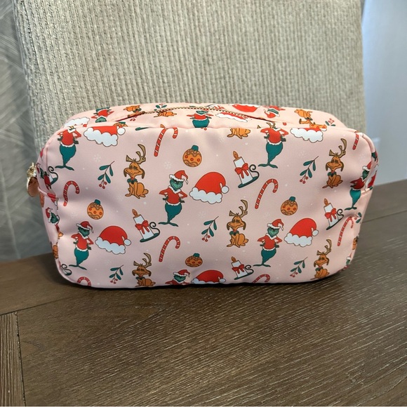 The Grinch Handbags - NWOT The Grinch Stoney River Makeup Cosmetics Bag - Grinch Christmas